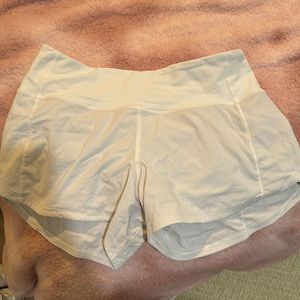 White Lululemon speed up shorts 4’’